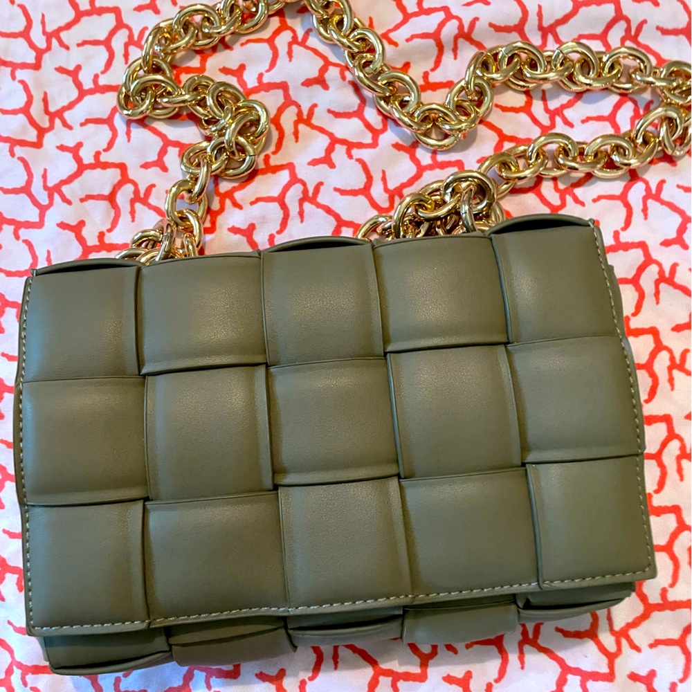 Melie Bianco purse, new w/o tag, excellent condition, pouch, smoke/pet free home